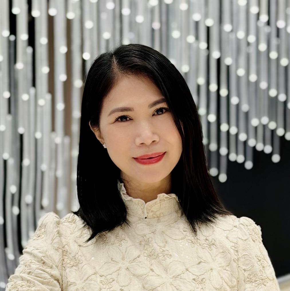 Ms. Hoàng Lê Dung